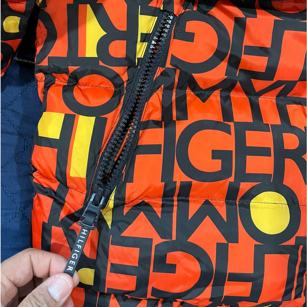 Warm and stylish Tommy Hilfiger All Over Print Motif Jacket - Picture 4 of 6